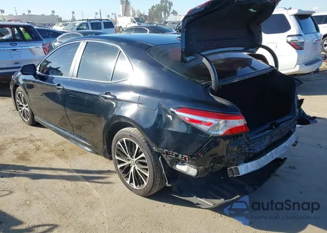 2020 Toyota Camry Se z USA, uszkodzony, nr VIN 4T1G11AK1LU946716